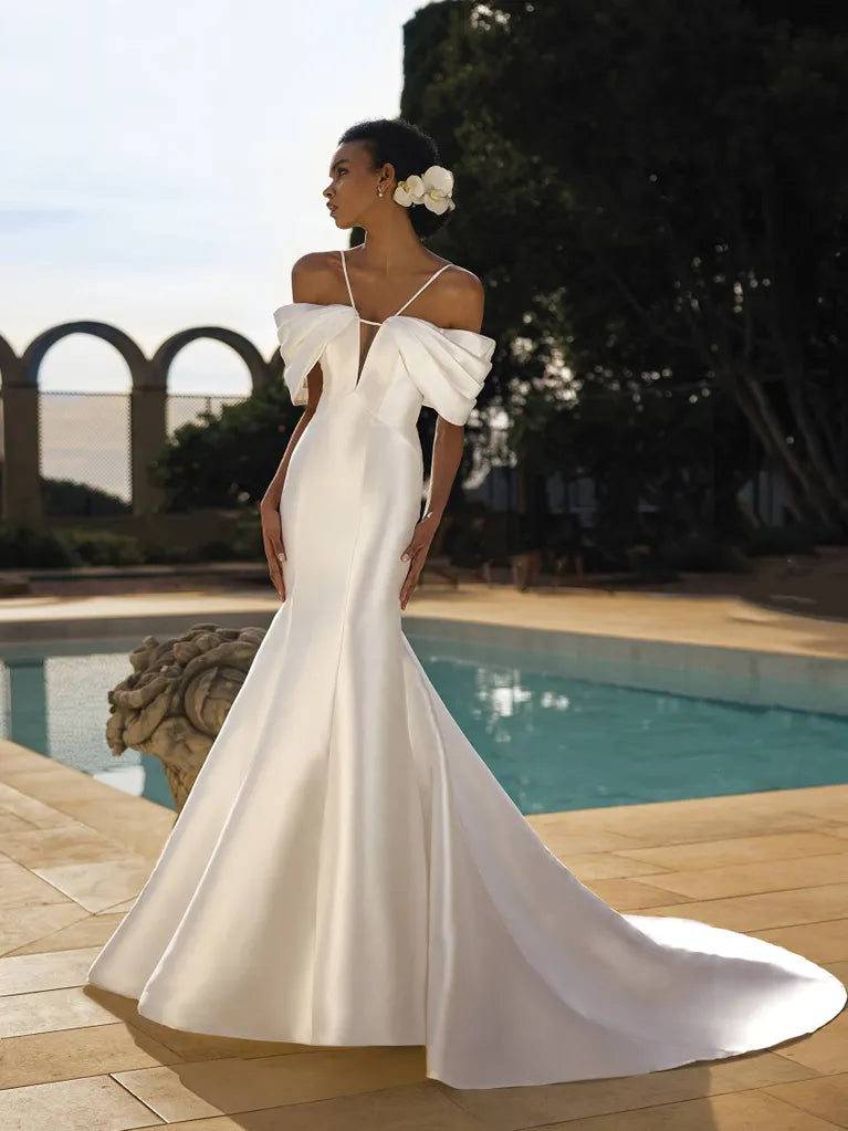 Season Finale Sale White One / W1 Cher