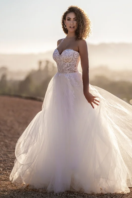 Take Advantage Allure Bridals A1104