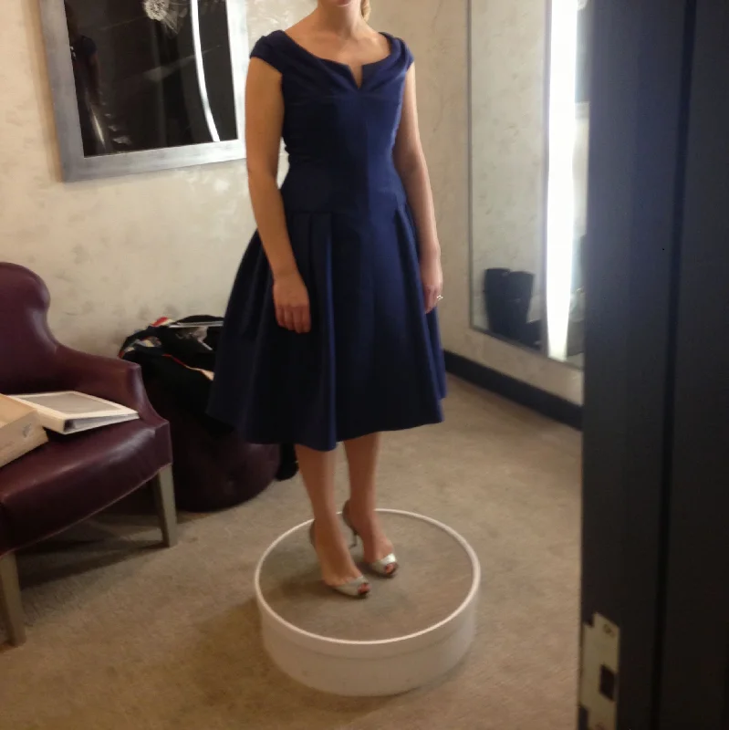 Massive Deals Other unused Carmen Marc Valvo navy silk size 4 rehearsa