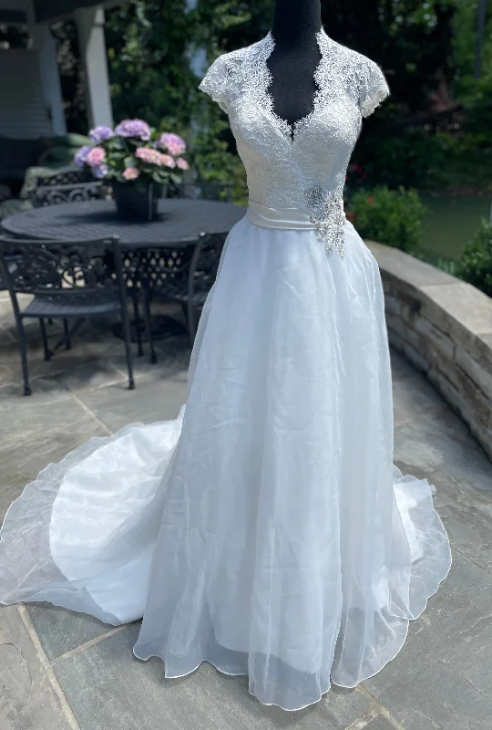 Doorbuster Deal Allure Bridals 2611