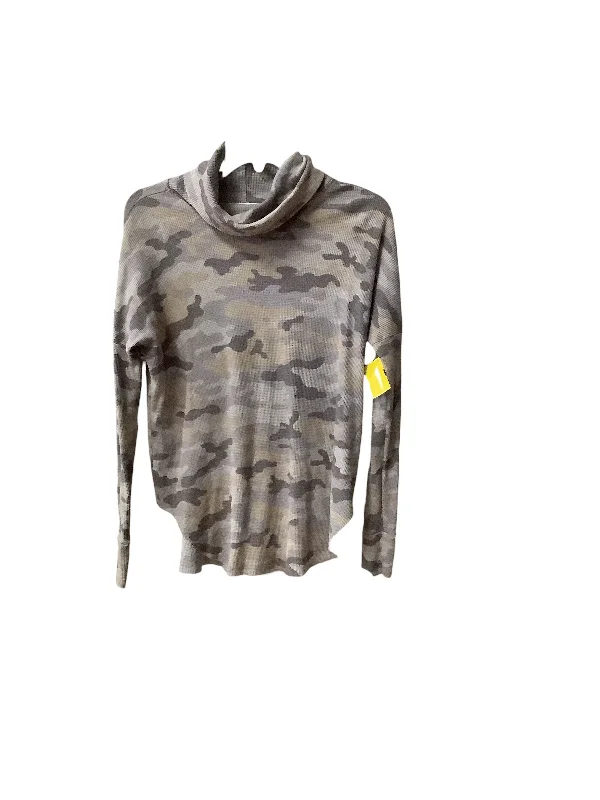 Extra Discounts Top Long Sleeve Basic By Michael Stars In Camouflage Print, Size: Xs